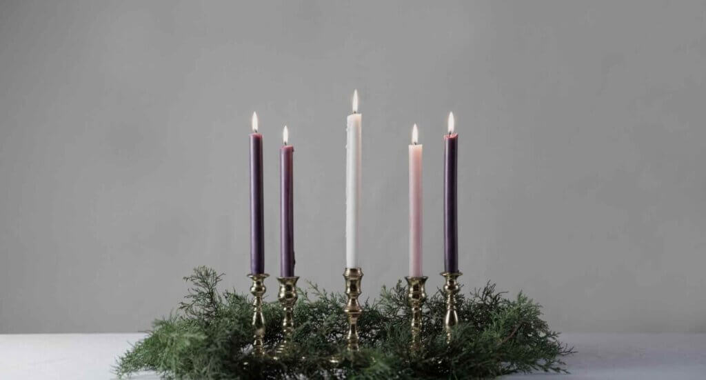 Advent wreath and candles graphic illustrating the Catholic meaning of Advent.